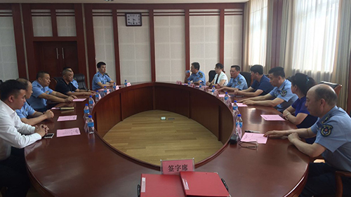 a片网站
与空军航空大学军民共建 ——“做表率、当先锋”，军民共建鱼水情