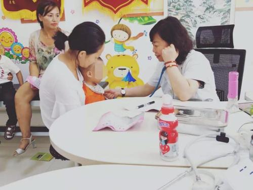 空调还能诱发哮喘？这么热的天，家有宝宝咋过？