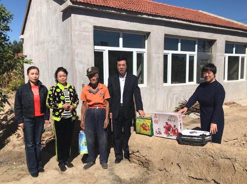 a片网站
党委双节前下乡慰问贫困户