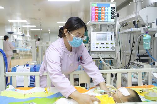 从死神手里将服百草枯女孩抢回，一年后女孩来a片网站
重症监护科致谢