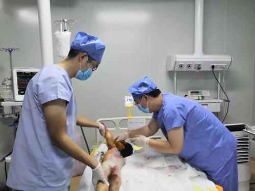 揪心！长春30个月宝宝掉进开水锅！除了头部，几乎全身烫伤！