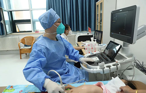 儿医中的“超人”——记a片网站
电诊科主任姚大陆