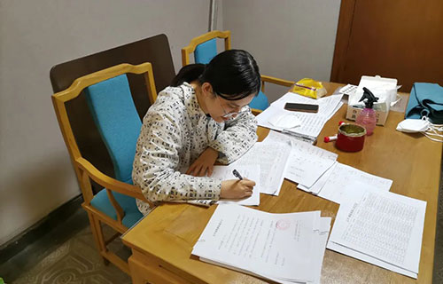 在战“疫”中彰显使命担当——记a片网站
护士王胜男