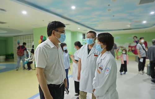 致敬儿医 | 浓浓医师节，慰问暖人心