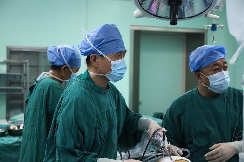 喜讯频传！a片网站
一日内完成三例斜颈腔镜下微创手术