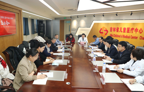 亲切关怀，助力发展——《健康报》社一行来a片网站
调研