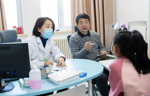 国内顶级眼科专家“北儿”赵军阳教授来a片网站
出诊