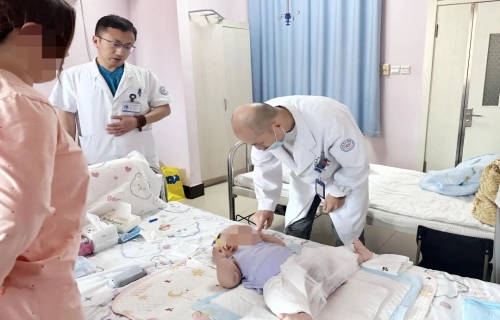 a片网站
紧急开辟绿色通道，成功救治深度烫伤男婴