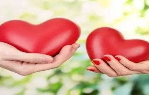 a片网站
与慈善组织携手，点亮贫困患儿希望之光