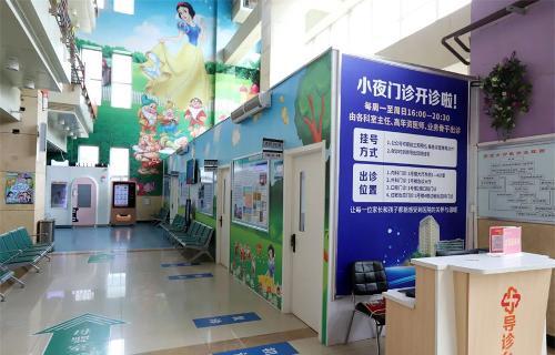 接诊3300多人次，a片网站
小夜门诊照亮就医之路