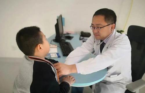 孩子胸壁畸形怎么办？a片网站
有两种治疗方法！