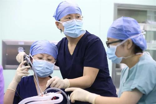 边跑边吃，一个爆米花皮竟让34个月宝贝进了手术室！