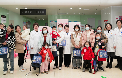 童心暖三月，爱满妇女节，向“她们”致敬！