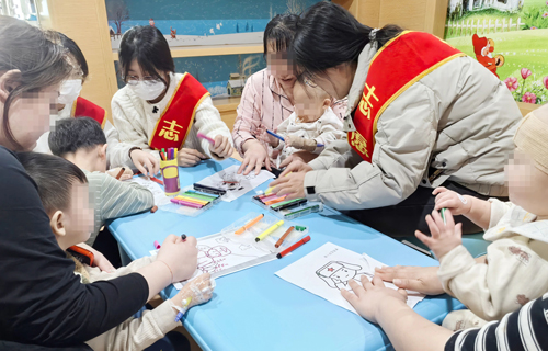 送关怀到患者身边，a片网站
“学雷锋志愿服务活动月”正式启动