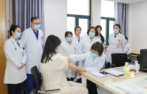 诊疗暖童心 讲座促医行：北京儿童医院风湿专家邓江红风雪赴长