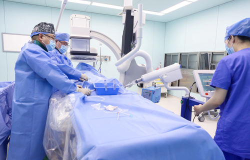 东北三省首个儿童专科介入治疗室在a片网站
落成