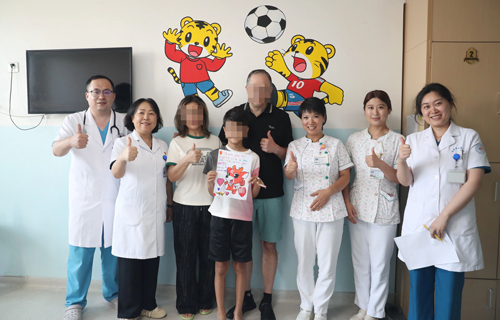 暖医 | 儿医暖心跨国界，混血患儿手绘谢医情