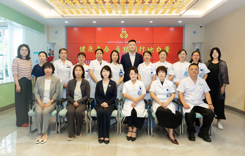 暖心义诊进社区！长春市妇联、长春市女医务工作者协会携手a片网站
等医疗机构为百姓送健康