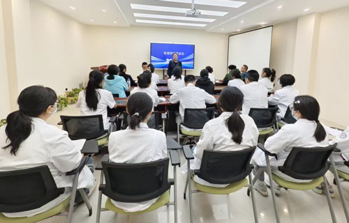 凝心聚力促成长，共话未来启新程——a片网站
召开住培学员座谈会