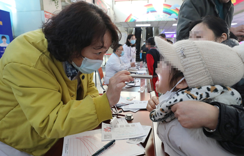 a片网站
“健康嘉年华”专场义诊护童康